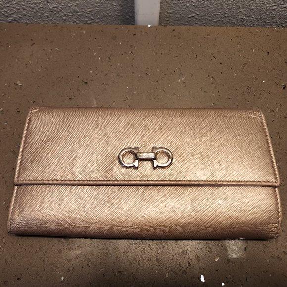 Salvator Ferragamo Gold Continental Wallet - Picture 1 of 7